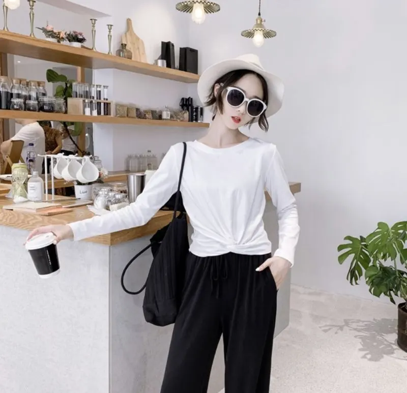 Áo thun croptop xoắn eo