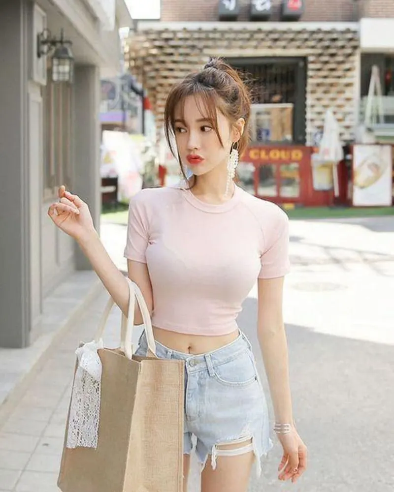 Kiểu áo phông Croptop