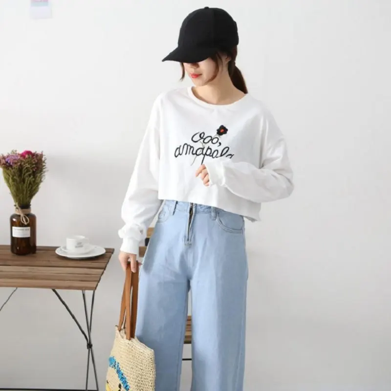 Áo thun nữ croptop tay dài tạo nên phong cách riêng cho phái đẹp